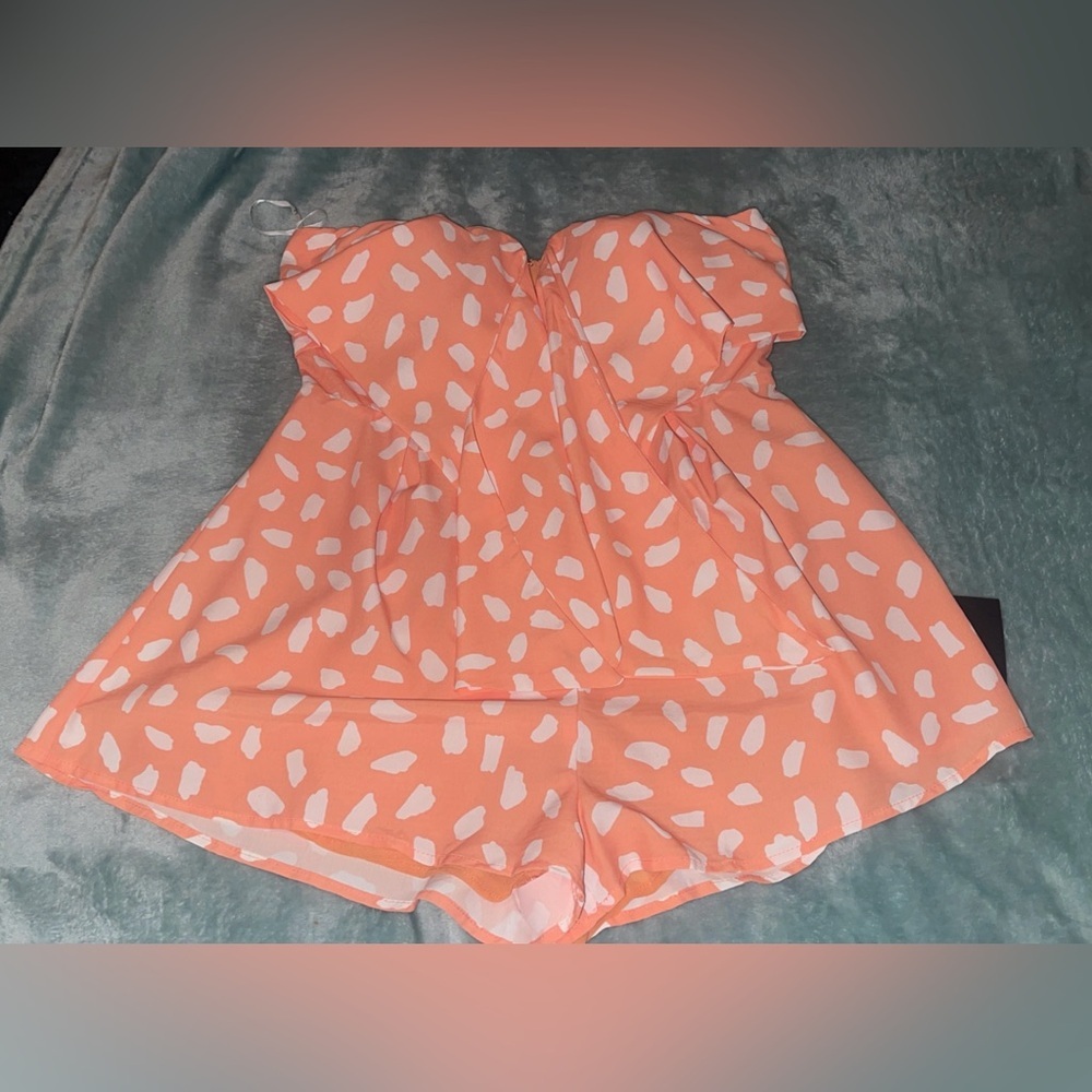 Lulus Inez Peach and White Print Tie-Front Romper Large NWT - Picture 5 of 11